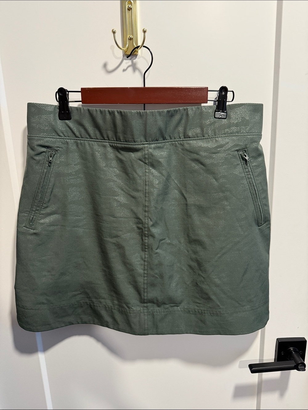 Orvis Athletic Olive Green Skort with Zip Pockets EUC Size Large
